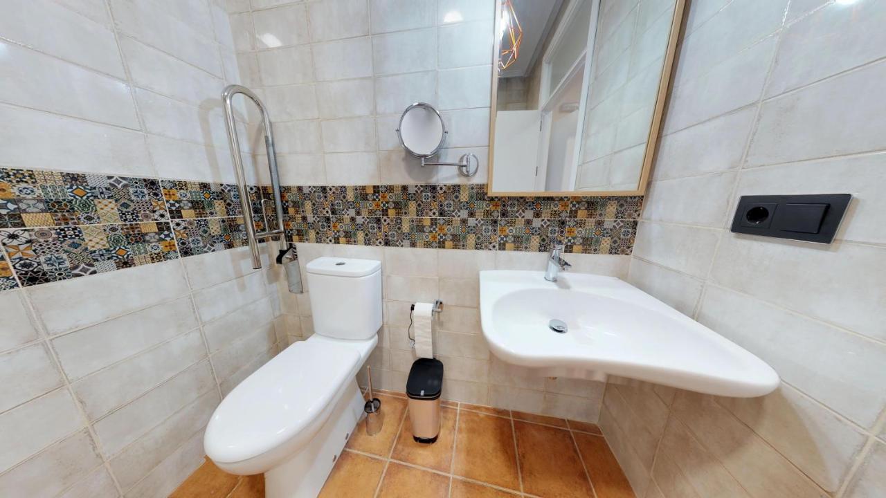 Hostal Boutique La Espanola Рота Екстериор снимка