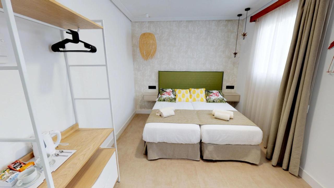Hostal Boutique La Espanola Рота Екстериор снимка